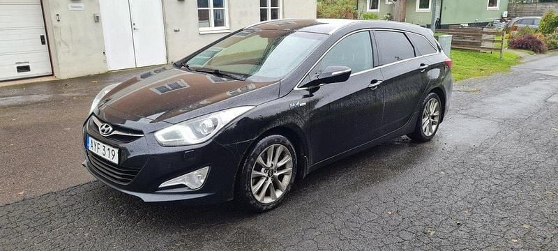 Svart Begagnad 2014 Hyundai i40 Kombi | 55 000 kr (Marknadspris) - Bild 1/4
