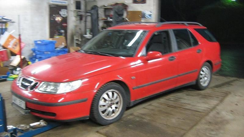 Röd Begagnad 2004 Saab 9-5 Linear Kombi | 24 900 kr (Lite dyr) - Bild 1/3