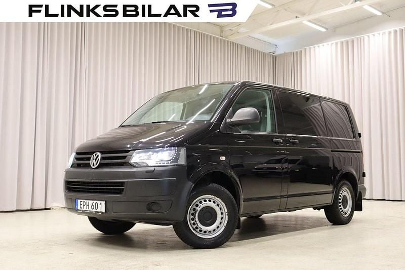 Svart (deep black pärleffekt) Begagnad 2015 VW T5 Van | 139 900 kr (Lite dyr) - Bild 1/4