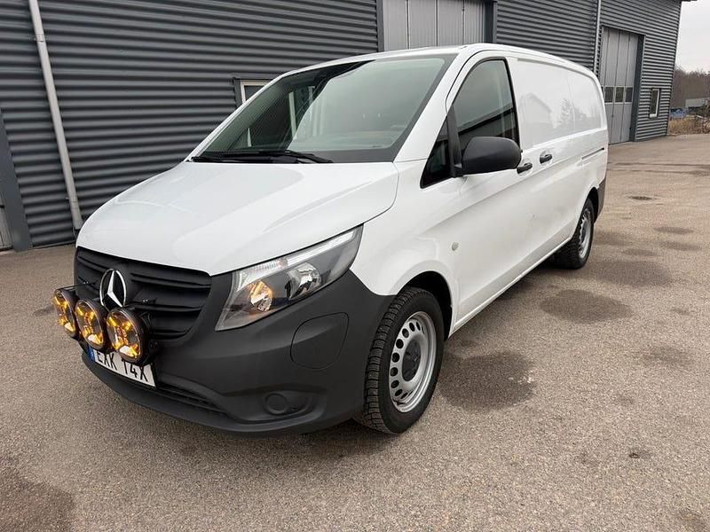 Begagnad Mercedes e-Vito 85 kW (116 HK) 2023 Vit Minibuss