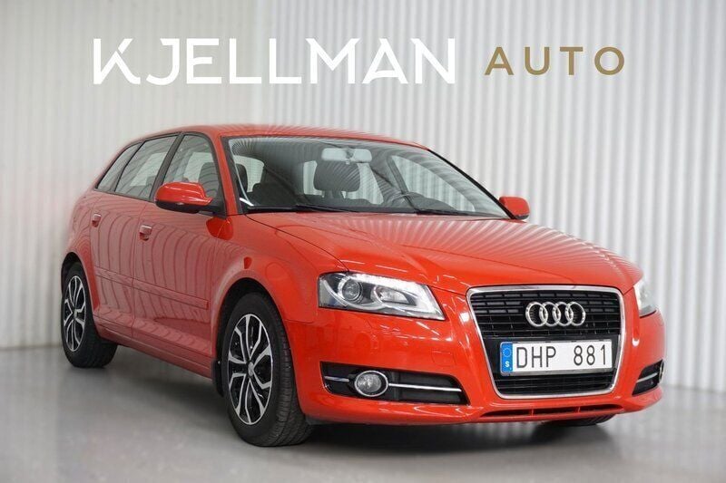 Röd Begagnad 2011 Audi A3 Sportback Comfort Halvkombi | 74 900 kr (Marknadspris) - Bild 1/4