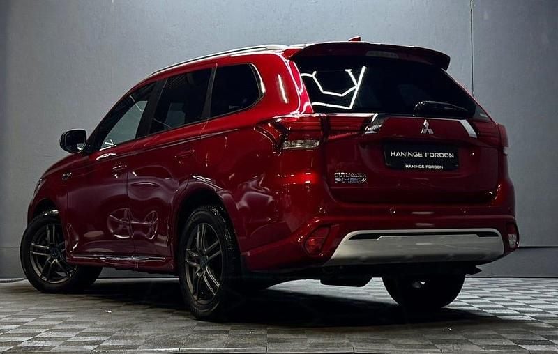Begagnad Mitsubishi Outlander 224 HK (164 kW) 2020 Röd SUV