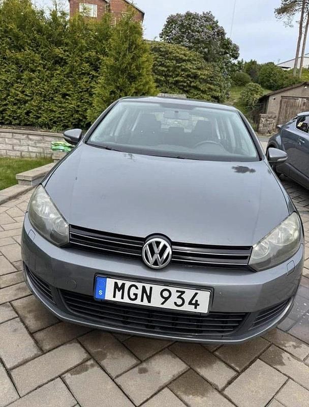 Grå Begagnad 2012 VW Golf VII Halvkombi | 49 000 kr (Bra pris) - Bild 1/4