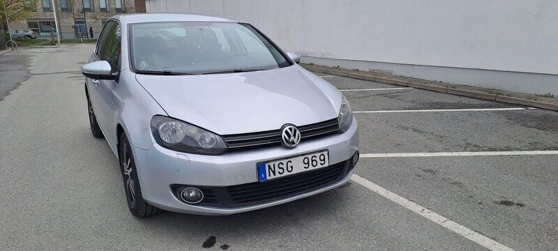 Silver Begagnad 2010 VW Golf Halvkombi | 45 600 kr (Marknadspris) - Bild 1/4