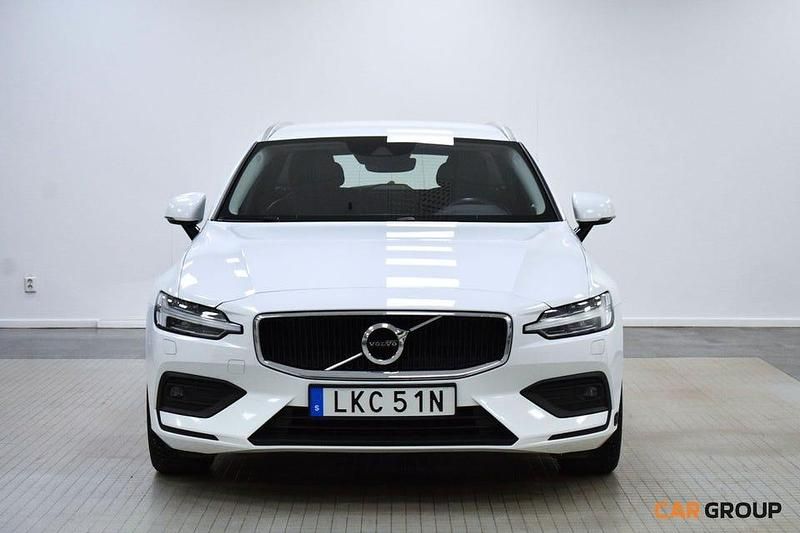 Vit Begagnad 2020 Volvo V60 Momentum Kombi | 279 900 kr (Marknadspris) - Bild 1/4