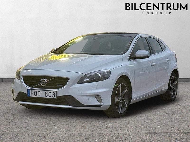 Vit Begagnad 2014 Volvo V40 R-Design Halvkombi | 109 900 kr (Marknadspris) - Bild 1/4