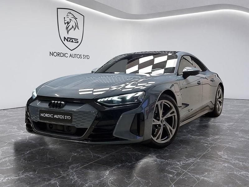 Grå Begagnad 2022 Audi e-tron GT quattro Sedan | 649 900 kr - Bild 1/4