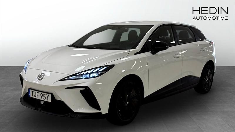 Vit (white) Begagnad 2023 MG MG4 EV Halvkombi | 289 900 kr - Bild 1/4