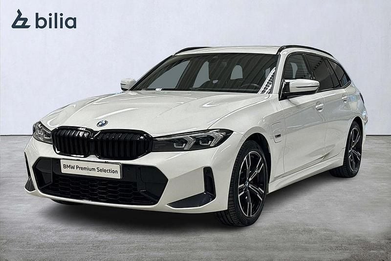 Begagnad BMW 330e M Sport 184 HK (135 kW) 2022 Vit Kombi