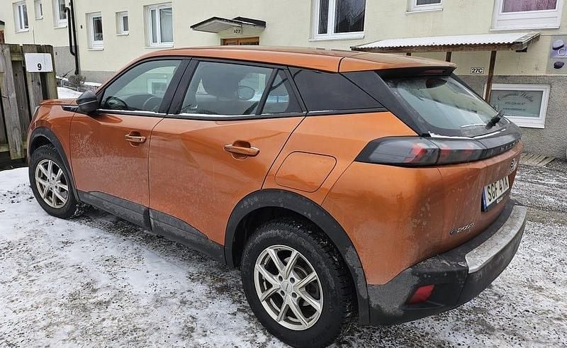 Begagnad Peugeot e-2008 Active 100 kW (136 HK) 2022 SUV