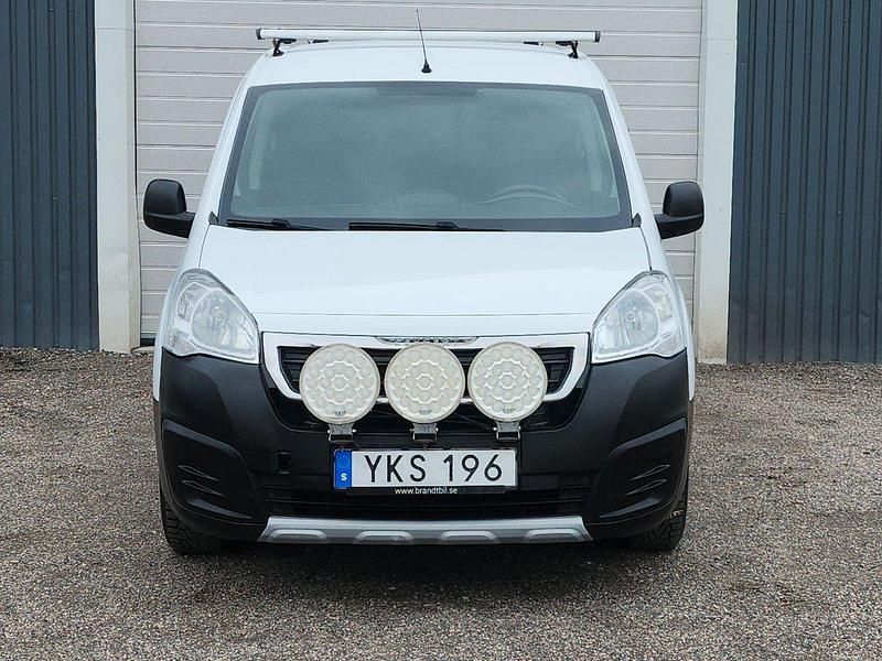 Vit Begagnad 2017 Peugeot Partner Van | 69 500 kr (Marknadspris) - Bild 1/4