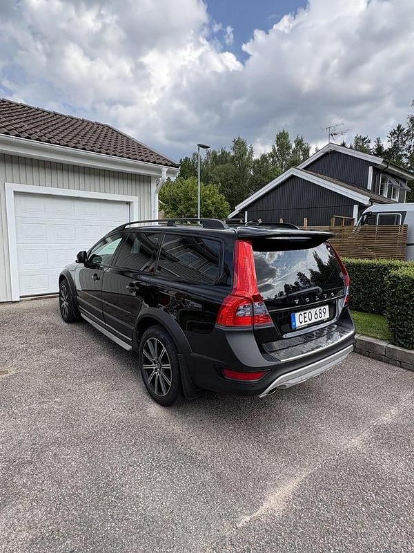 Svart Begagnad 2016 Volvo XC70 Momentum SUV | 260 000 kr (Dyr) - Bild 1/4