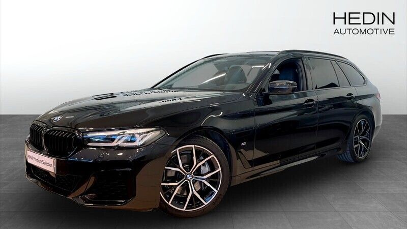 Begagnad 2024 BMW 530 Comfort Edition Kombi | 659 700 kr - Bild 1/4
