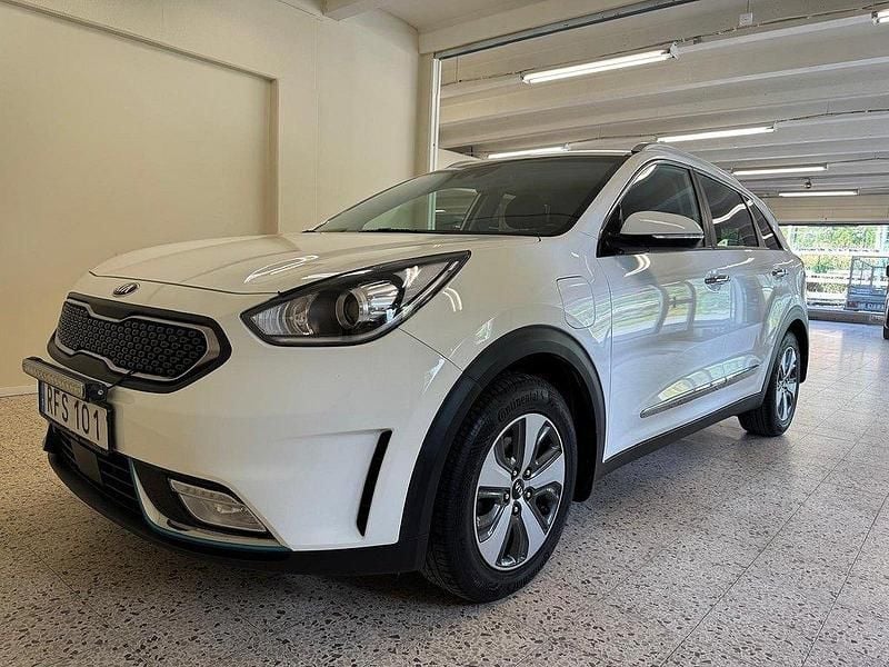 Vit Begagnad 2018 Kia Niro Advance SUV | 164 900 kr (Marknadspris) - Bild 1/4