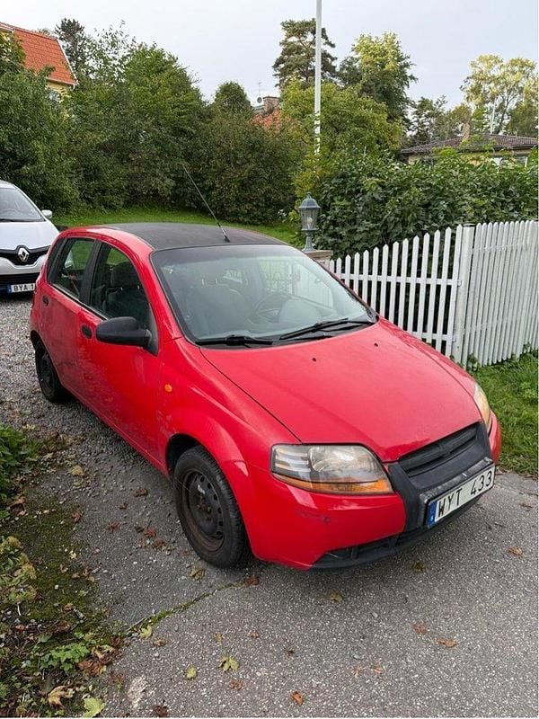Röd Begagnad 2005 Chevrolet Kalos Halvkombi | 6 000 kr (Superpris) - Bild 1/4