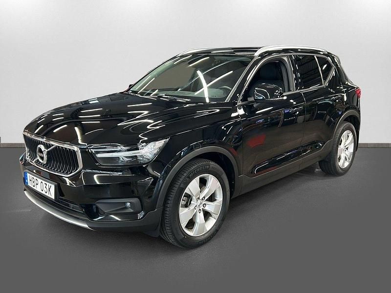 Svart Begagnad 2020 Volvo XC40 Momentum SUV | 339 900 kr (Dyr) - Bild 1/4