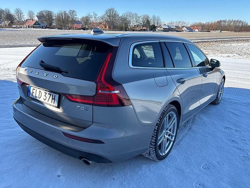 Begagnad Volvo V60 Momentum 303 HK (222 kW) 2019 Grå Kombi