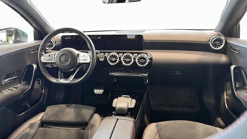 Begagnad Mercedes A250 2023 Grå