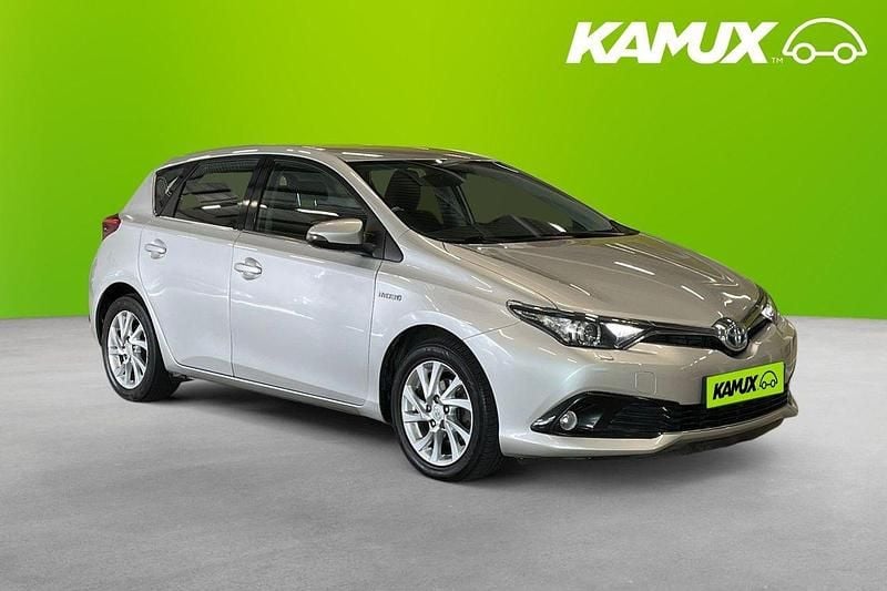 Silver (okänd) Begagnad 2016 Toyota Auris Hybrid Active Halvkombi | 148 900 kr (Marknadspris) - Bild 1/3