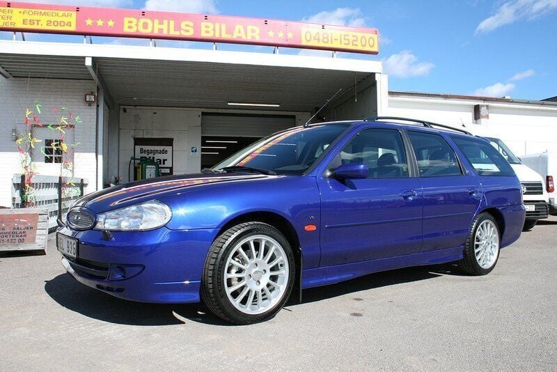 Mörkblå Begagnad 1999 Ford Mondeo ST200 Kombi | 249 000 kr - Bild 1/4