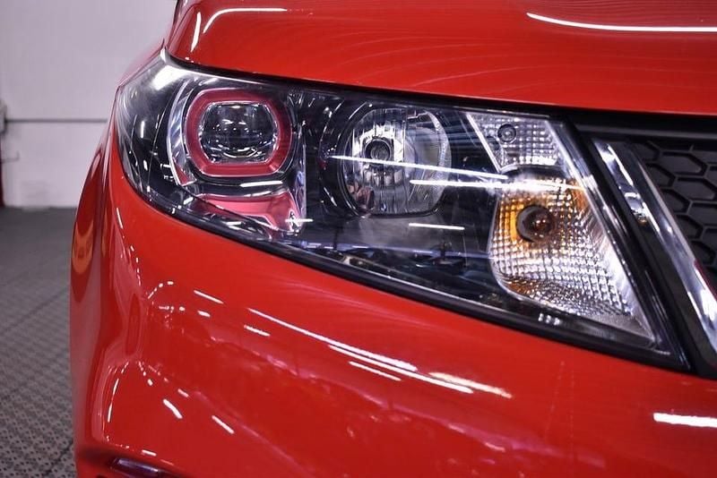 Begagnad Suzuki Vitara 140 HK (102 kW) 2016 Röd SUV