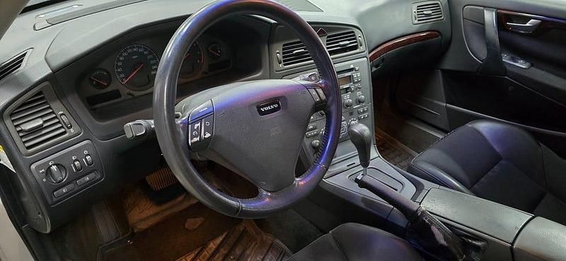 Begagnad Volvo S60 141 HK (103 kW) 2000 Grå Sedan