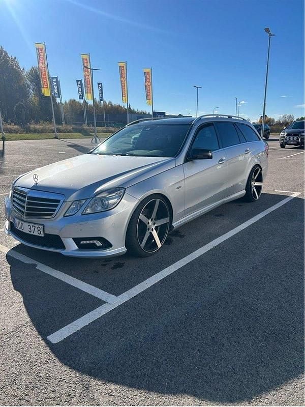Silver Begagnad 2011 Mercedes E220 AMG Kombi | 105 000 kr (Marknadspris) - Bild 1/4