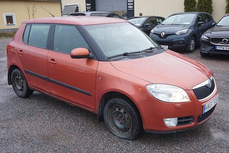 Orange Begagnad 2008 Skoda Fabia Halvkombi | 19 900 kr (Marknadspris) - Bild 1/4