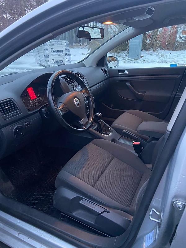 Begagnad VW Golf V 102 HK (75 kW) 2007