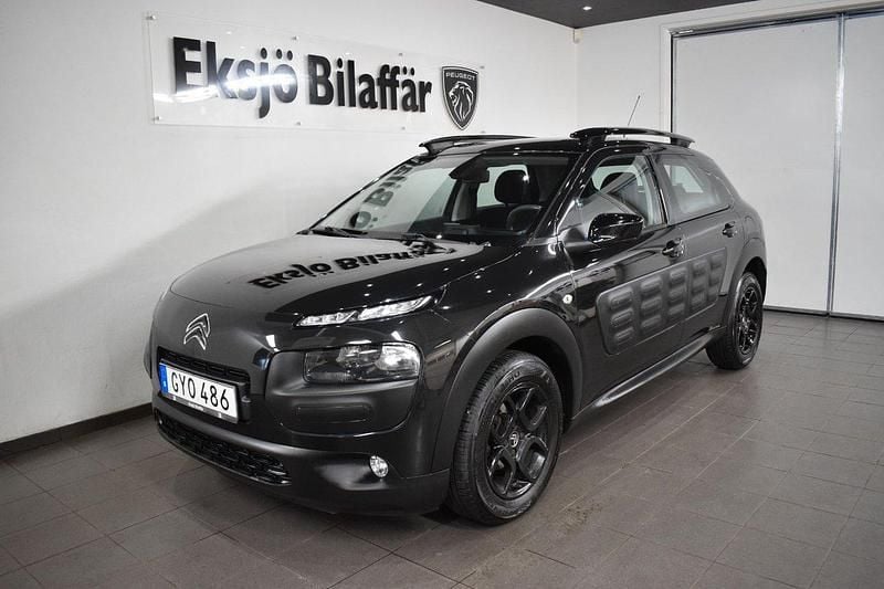 Svart Begagnad 2016 Citroën C4 Cactus PureTech Halvkombi | 99 500 kr (Marknadspris) - Bild 1/4