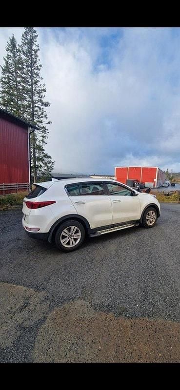 Vit Begagnad 2016 Kia Sportage Advance SUV | 120 000 kr (Bra pris) - Bild 1/4