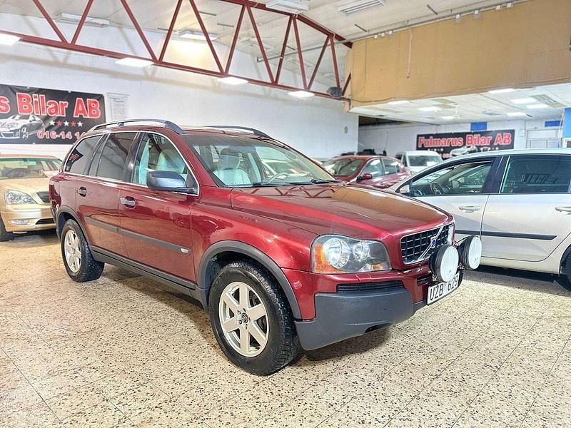 Röd Begagnad 2004 Volvo XC90 Standard SUV | 59 900 kr (Marknadspris) - Bild 1/4