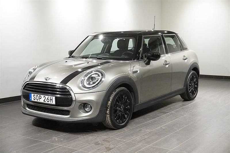 Grå Begagnad 2019 Mini Cooper Essential Halvkombi | 159 900 kr (Bra pris) - Bild 1/4