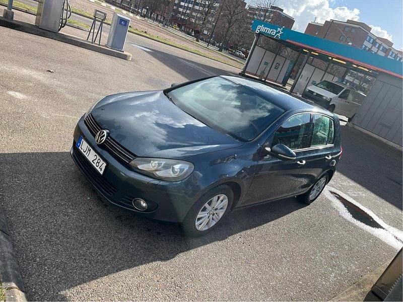 Grå Begagnad 2010 VW Golf VI Halvkombi | 69 000 kr (Marknadspris) - Bild 1/4