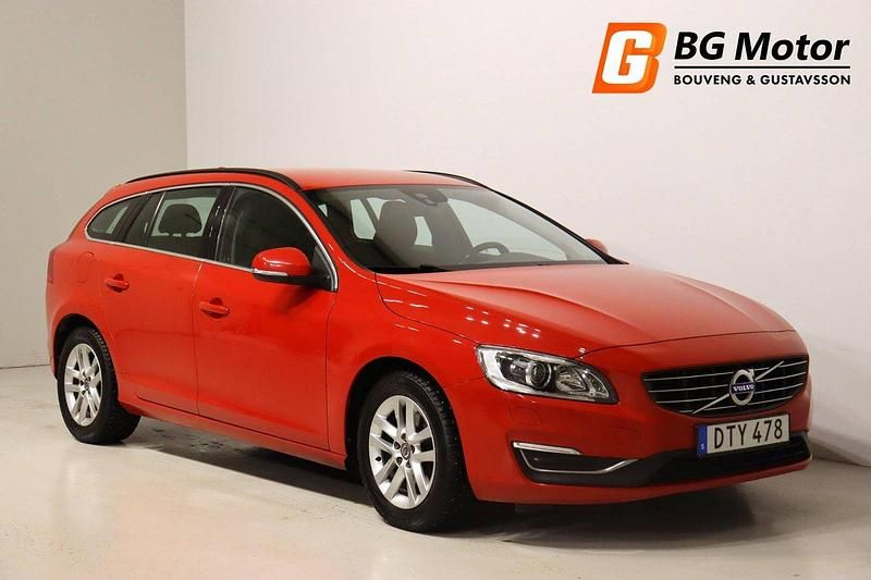 Röd Begagnad 2015 Volvo V60 Business Edition Kombi | 128 800 kr (Marknadspris) - Bild 1/3