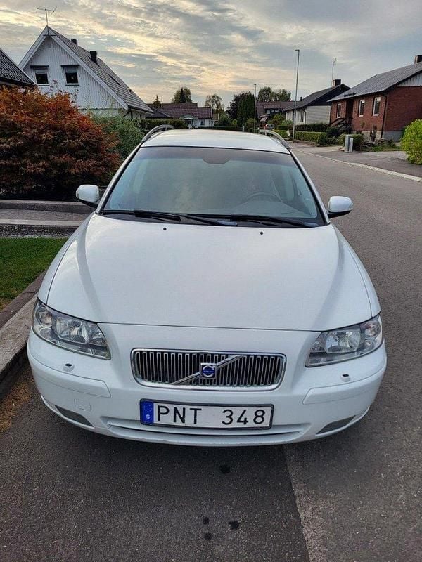 Vit Begagnad 2007 Volvo V70 Kombi | 23 000 kr (Bra pris) - Bild 1/4