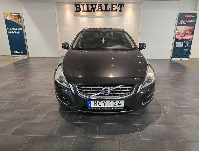 Grå Begagnad 2012 Volvo V60 Summum Kombi | 109 900 kr (Marknadspris) - Bild 1/4