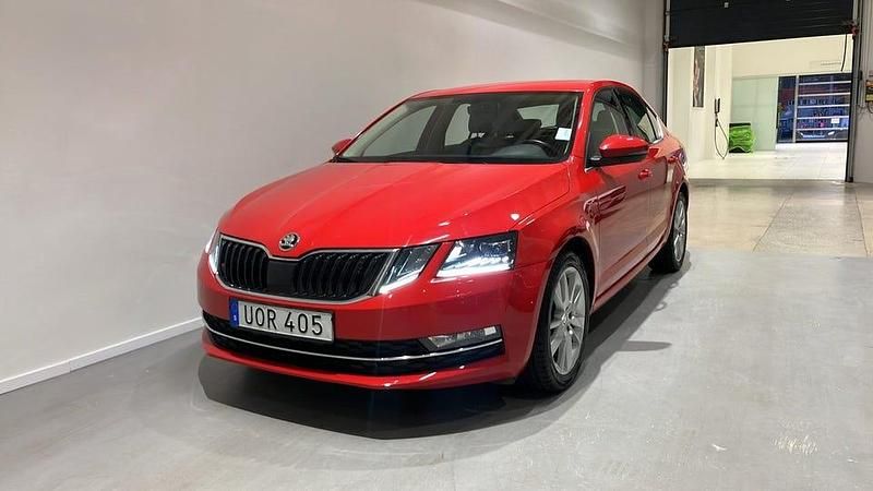 Corrida red Begagnad 2017 Skoda Octavia Style Sedan | 144 900 kr (Marknadspris) - Bild 1/4