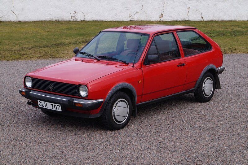 Röd Begagnad 1990 VW Polo Sportkupé | 49 900 kr - Bild 1/4