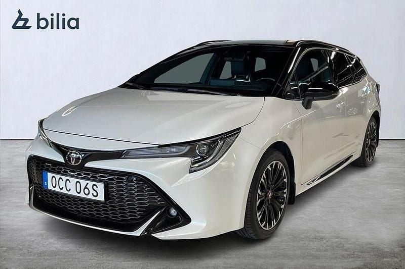 Vit Begagnad 2022 Toyota Corolla Sport Kombi | 299 900 kr (Marknadspris) - Bild 1/3