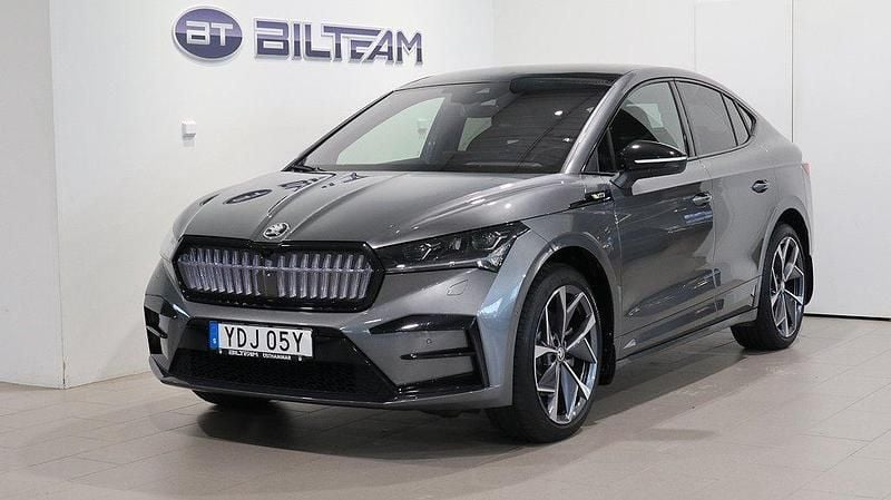 Grå Begagnad 2023 Skoda Enyaq iV RS SUV | 509 900 kr (Lite dyr) - Bild 1/4