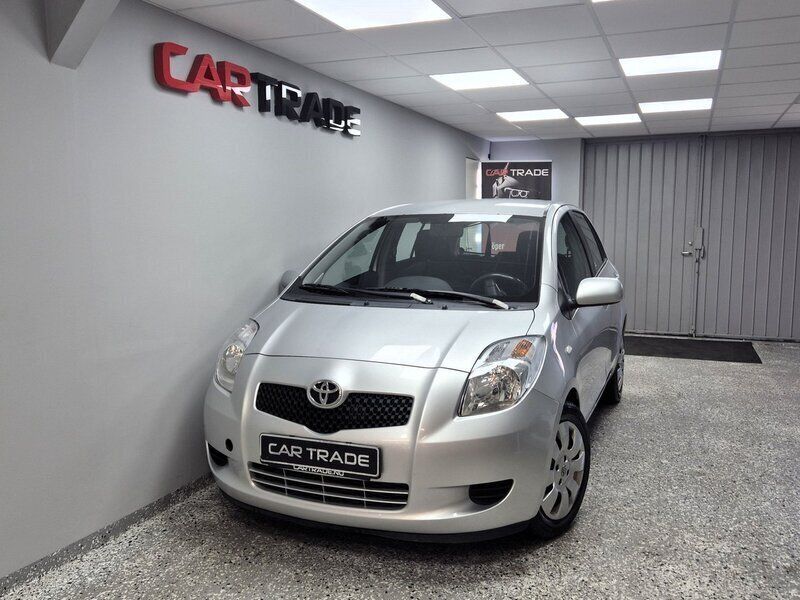Silver Begagnad 2007 Toyota Yaris Halvkombi | 24 900 kr (Bra pris) - Bild 1/4
