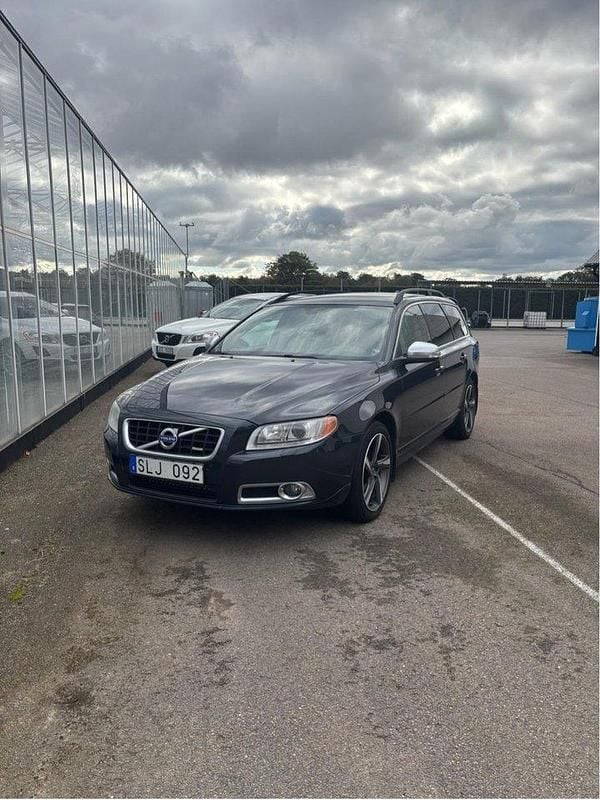 Grå Begagnad 2011 Volvo V70 Momentum Kombi | 65 000 kr (Bra pris) - Bild 1/4