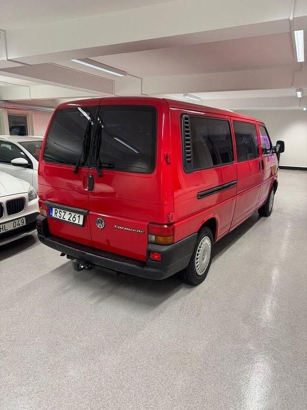 Begagnad VW Caravelle 116 HK (85 kW) 2001 Röd Minibuss