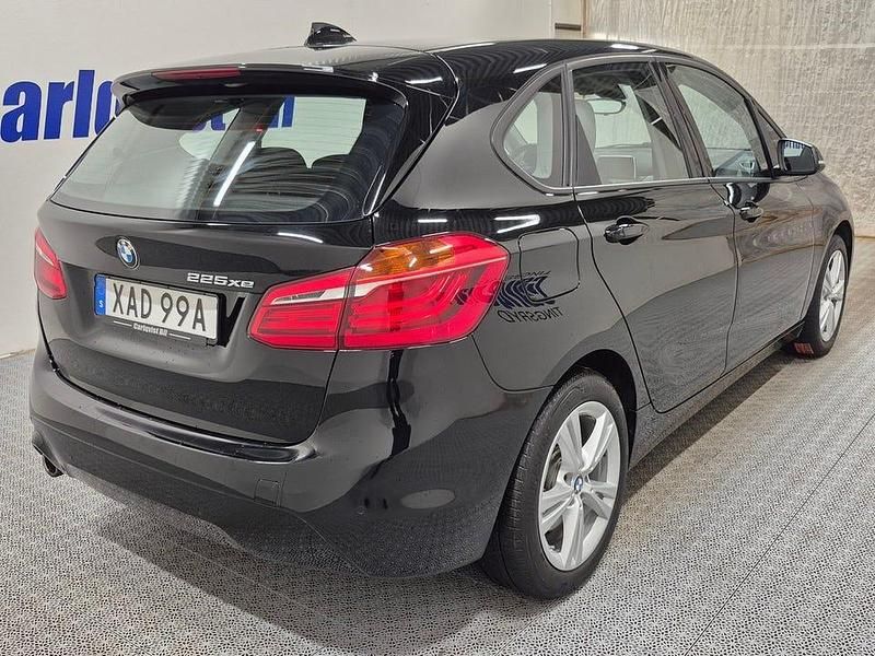 Begagnad BMW 225 Active Tourer Advantage 125 HK (91 kW) 2021 Svart Minibuss