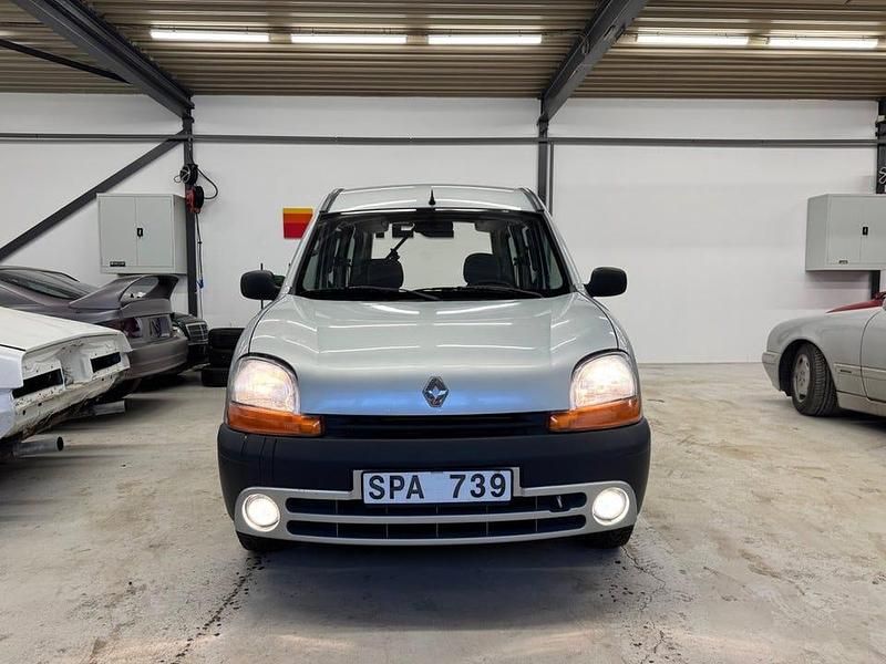 Begagnad Renault Kangoo 75 HK (55 kW) 2002 Grå Minibuss