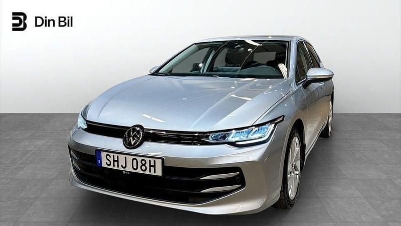 Silver Begagnad 2025 VW Golf VIII Life Halvkombi | 329 900 kr (Marknadspris) - Bild 1/4