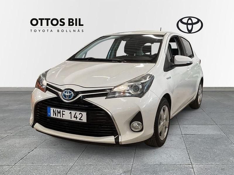 Begagnad Toyota Yaris Hybrid Active 102 HK (75 kW) 2016 Grå Halvkombi