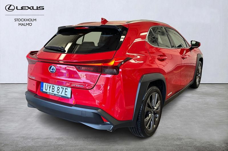 Begagnad Lexus UX E-FOUR 2019 Röd SUV