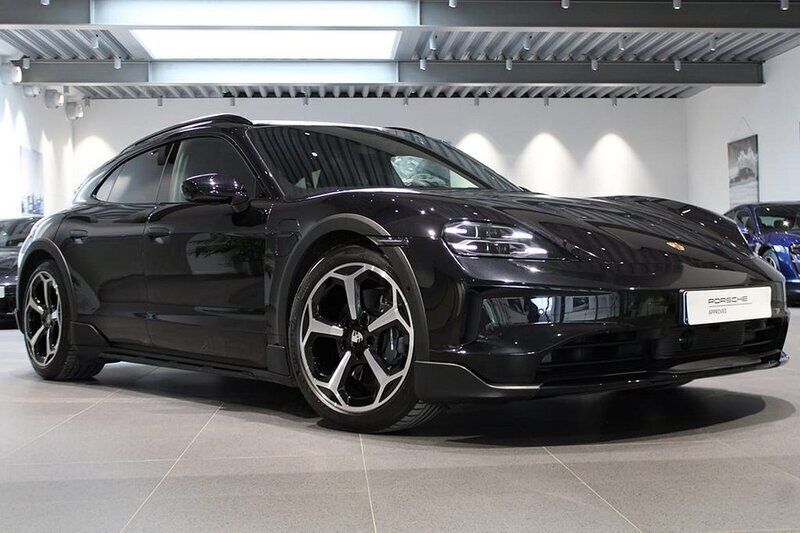 Svart Begagnad 2024 Porsche Taycan Cross Turismo Sedan | 1 215 000 kr - Bild 1/4